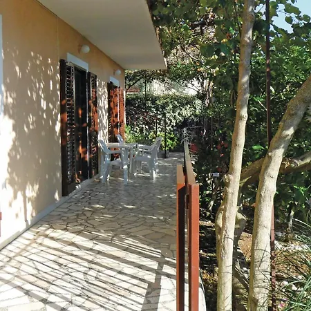 One-bedroom With Sea View In Appartamento *