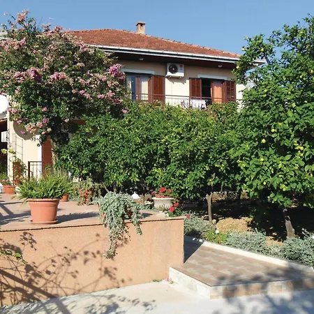 One-Bedroom Apartment With Sea View In Orebic Lägenhet Orebić
