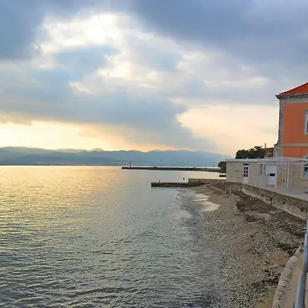 One-bedroom With Sea View In 오레비츠