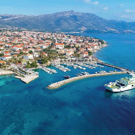 One-bedroom With Sea View In 오레비츠