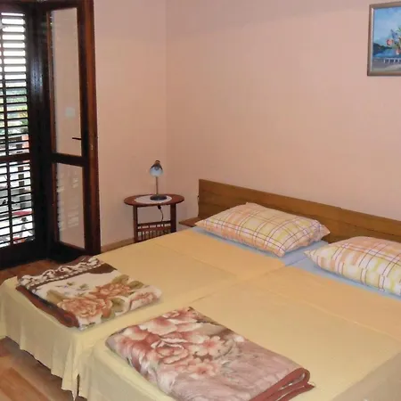 One-Bedroom Apartment With Sea View In Orebic Lägenhet *
