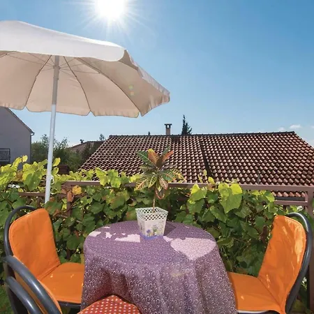 Apartment Cozy Apartment In Orebic With Wifi *