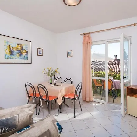 One-bedroom With Sea View In Оребич