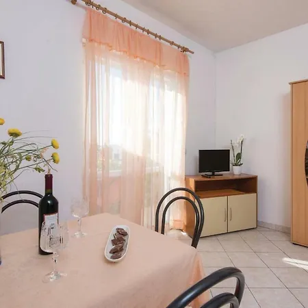 Апартаменты One-bedroom With Sea View In