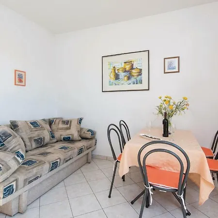One-bedroom With Sea View In Апартаменты Оребич