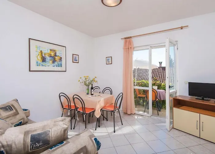 One-bedroom With Sea View In أوروبيتش