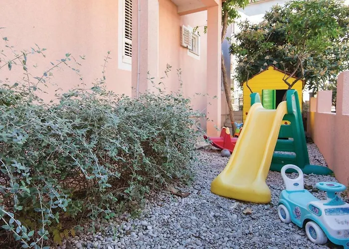 One-bedroom With Sea View In شقة