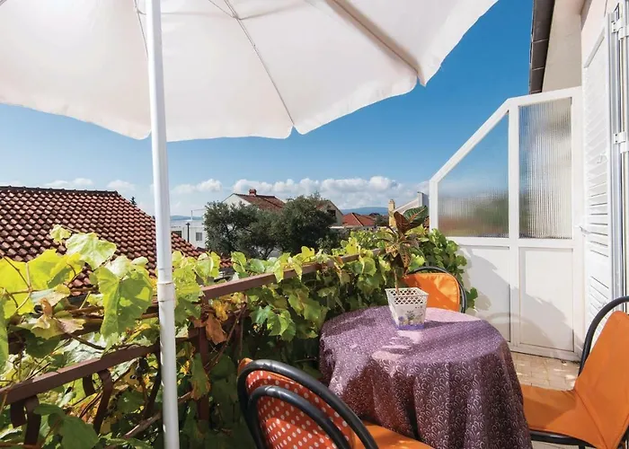 شقة One-bedroom With Sea View In *